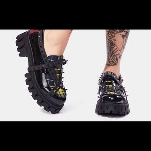 Plaid Oscillator Spiked Oxfords